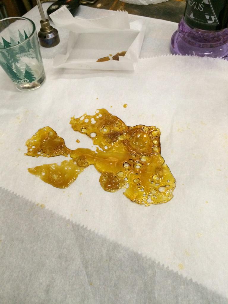 thatfiregold's tweet photo. #710 #bho #shatter #SourceExtracts #dewaxed #nugrun #gold #420 #ommp http://t.co/S1UGEcev7p