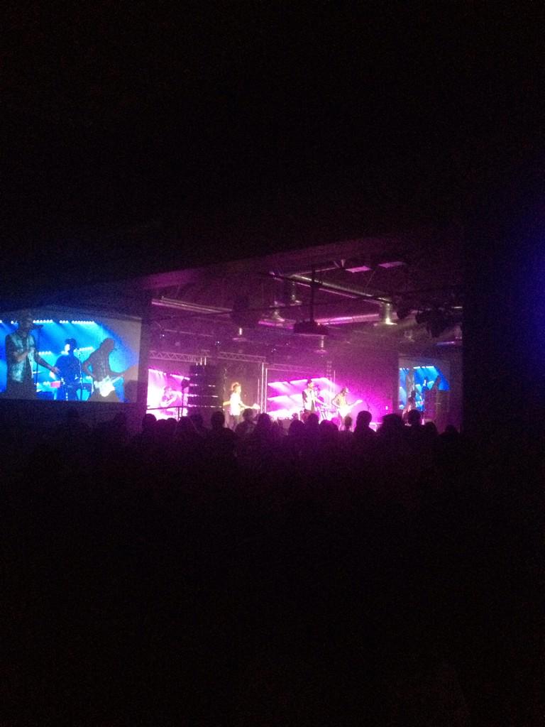 IamFrankJones's tweet photo. #02Experience #LosAngeles #Jesus is on the move out here. http://t.co/XtR4dCiXU8