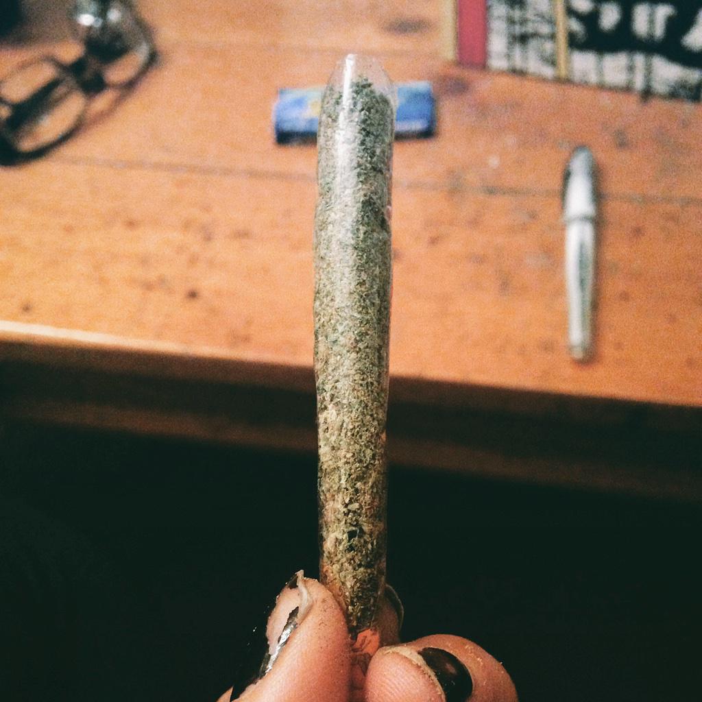 SailorMeown's tweet photo. Trip papers make bomb ass #joints http://t.co/Uc6ixjFHOg