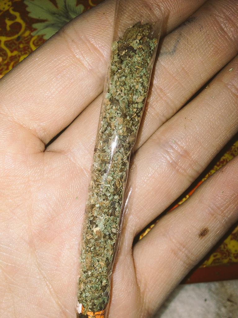 SailorMeown's tweet photo. Trip papers make bomb ass #joints http://t.co/Uc6ixjFHOg