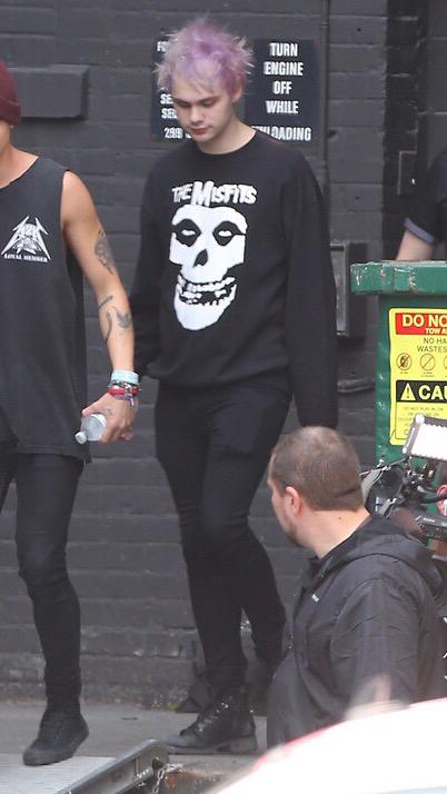 INAACTIVEHAHA's tweet image. “@lowquaImgc: http://t.co/Pg0qnfgw2Q” this picture is the reason i smile holy crap