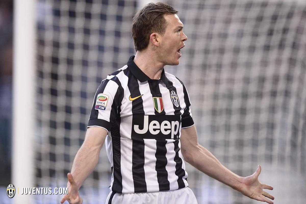 juventusfc's tweet photo. Che buongiorno sarebbe senza GALLERY di #JuveChievo? 
Tutte le FOTO, qui per voi: http://t.co/s5FjAwo9gR http://t.co/eknNA6EHJt