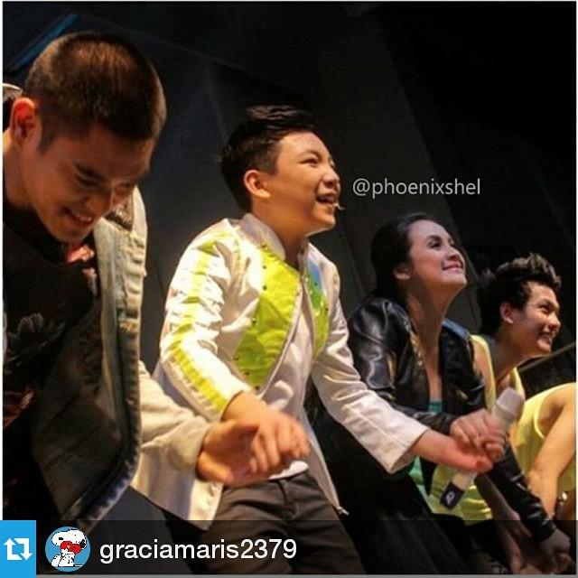 TheVoiceKidsPH's tweet photo. #Repost @graciamaris2379
γ»γ»γ»
@darrenespanto1 @rnbjayr @ladineroxas Take a Bow.... #TheTotalPerformanceConcert3 #D... http://t.co/70dclB0dzd