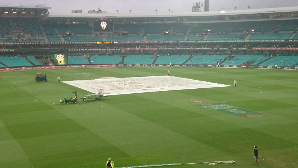 wwos's tweet image. Still bad news at the @scg, with the rain still coming down and the covers unmoved! #AUSvIND #AustraliaDay #WWOS