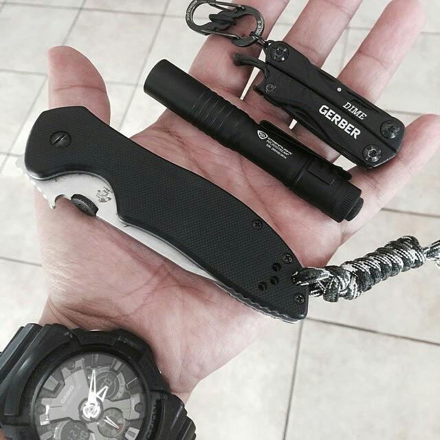 EnvyWatches's tweet photo. From @gio_2_go Just a quick living room #handump #edcig #kershawemerson #gerberdime #Gsh... http://t.co/M0gFLKWScP http://t.co/SJWurkY56X