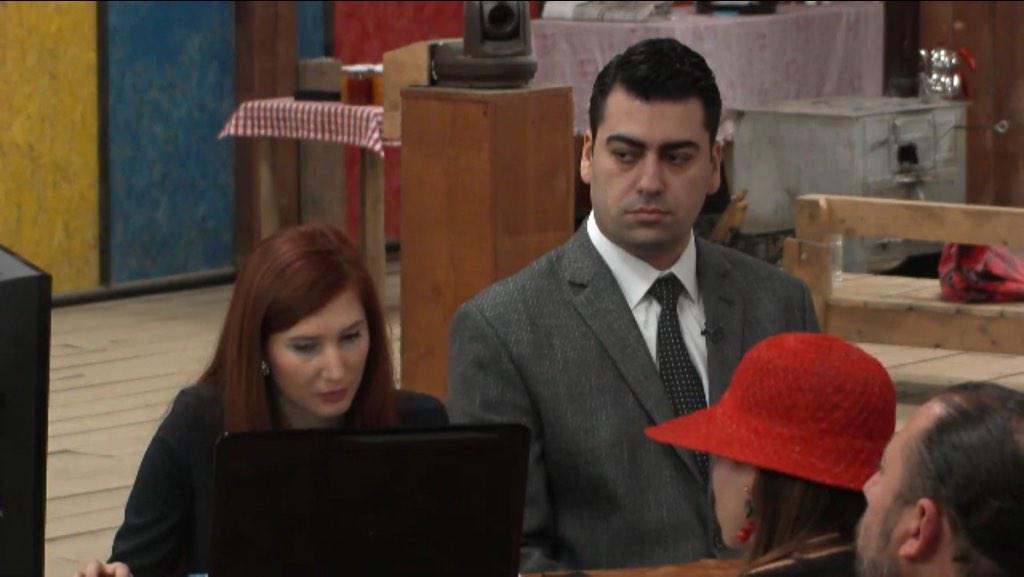 Utopya_TR's tweet photo. #Ütopyalılara E-ticaret sisteminin kullanımı anlatılıyor. http://t.co/R0JTLaE8ao