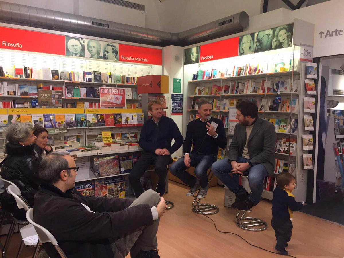 Grande successo di pubblico per la presentazione de "Il libro del Papa" tenutasi lo scorso venerdì a como #ruchè