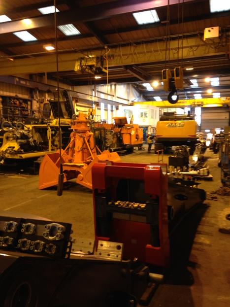 KocurekExcavato's tweet photo. Workshop busy #suffolkengineering #kocurek http://t.co/GGIoqrO1P1