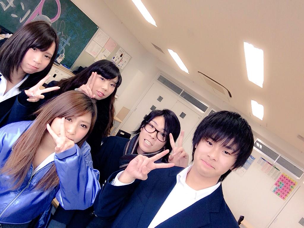 3Yurika's tweet photo. 今日で高校生活の授業終わったーー

もう黒板に向かって書くってなくなる
けど残り学校行くの８回？大事に
行こ〜〜😂💓 http://t.co/hundWnNdv6