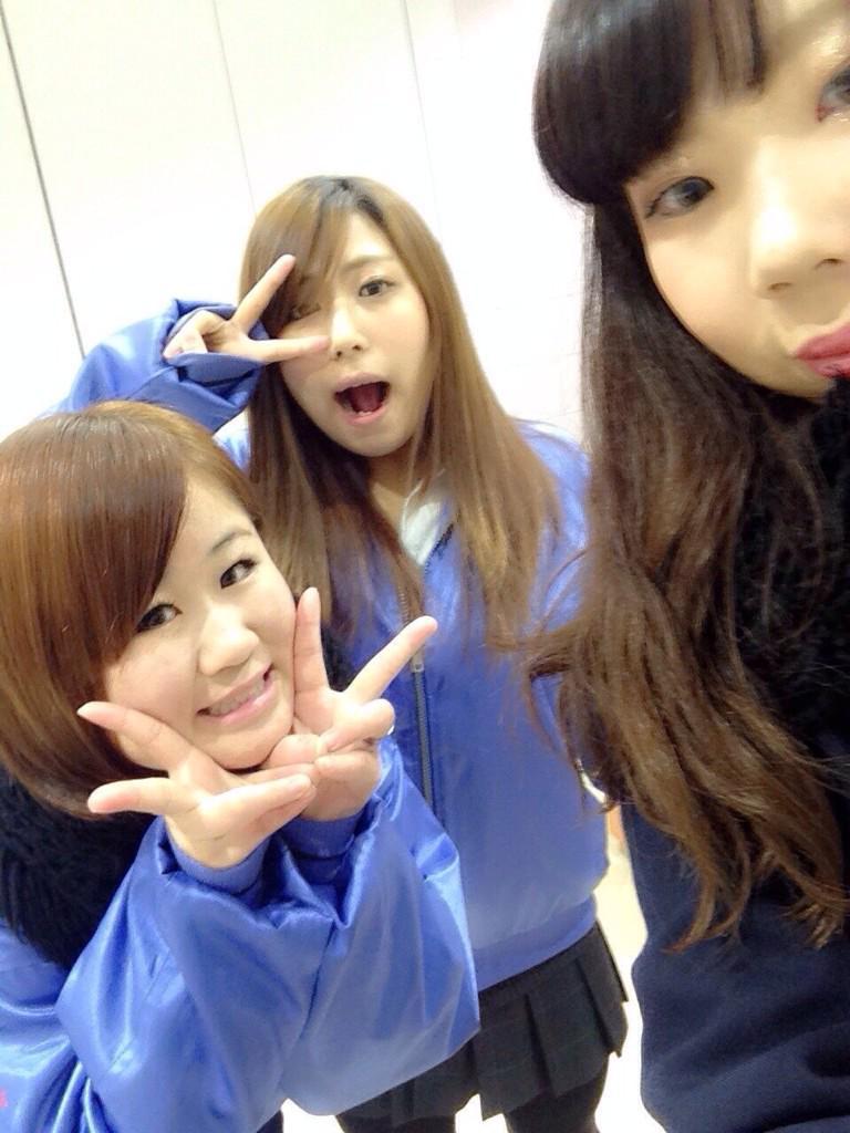 3Yurika's tweet photo. 今日で高校生活の授業終わったーー

もう黒板に向かって書くってなくなる
けど残り学校行くの８回？大事に
行こ〜〜😂💓 http://t.co/hundWnNdv6