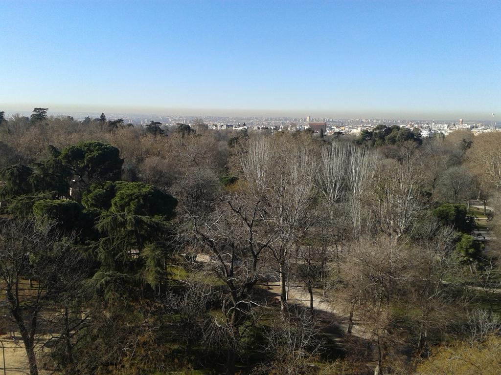 catabooficial's tweet photo. De sesion de fotos con @LazyLizardMusic en una localizacion increible. Si lo que se ve al fondo es contaminacion http://t.co/PxXtDNUumN