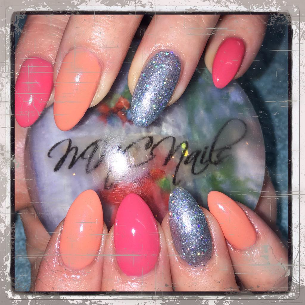 laacton's tweet photo. @CreativeAcademe #acrylicbase #overlays #naturalpointies #watchyourstepsister #iftheslipperfits #mycarriageawaits http://t.co/ikUfSdPK84