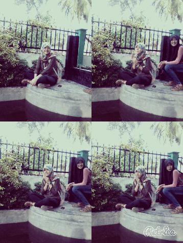 RErisintaHS's tweet photo. Ngerjain makalah di pinggir kolam sekolah ☺ cuacany Panaass ☀♥ http://t.co/A1fdaPwxWR