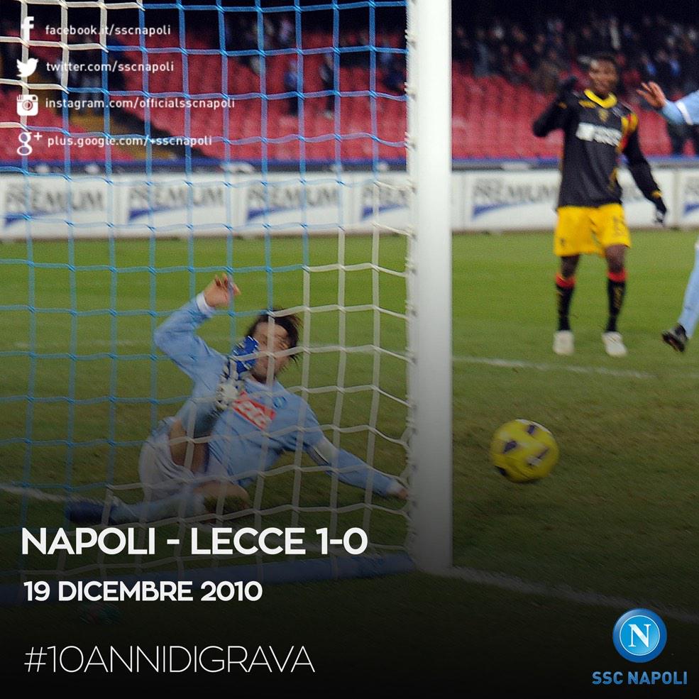 sscnapoli's tweet photo. Quando un salvataggio sulla linea vale quanto un gol segnato #10AnniDiGrava http://t.co/lx9KlP3adJ