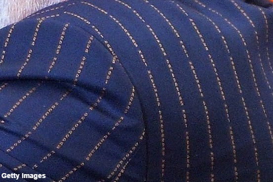 Look closely at this "pinstriped" suit Modi wore to receive Obama: on.wsj.com/1z18GHG