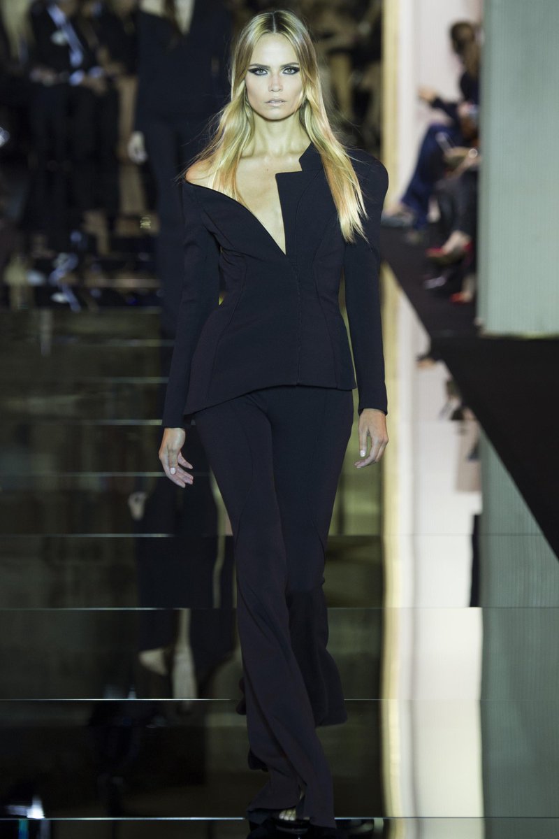 VogueFrance's tweet photo. .@Versace's dazzled us yesterday in the first couture show of the year. Have you seen it yet? http://t.co/pejdrNPIQw http://t.co/iCsfj5visO