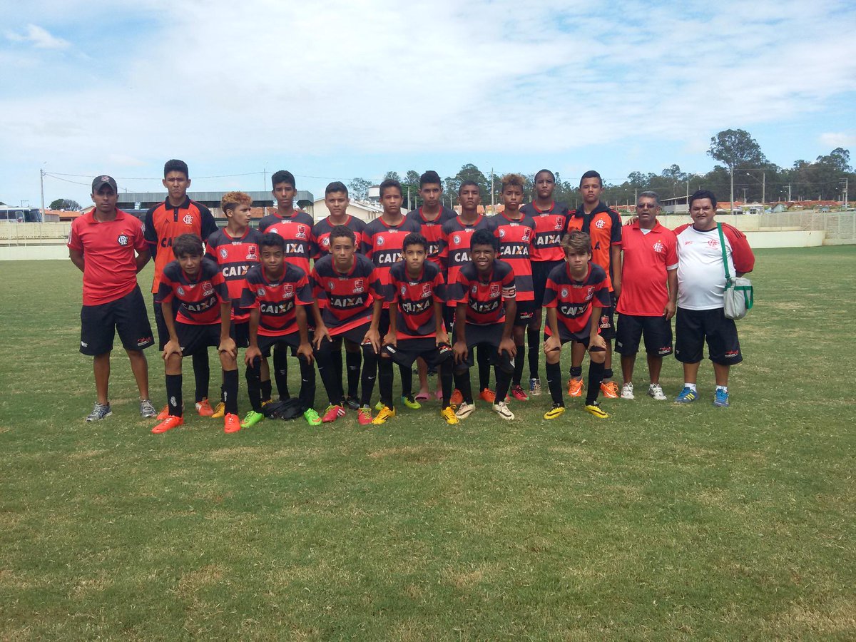 Escolinha_flago's tweet photo. #6CopaMercosul

Categorias 99 e 2001 levaram o título p/ Maior e Melhor Escolinha de Futebol do Flamengo do Brasil http://t.co/oaojPrJaxG