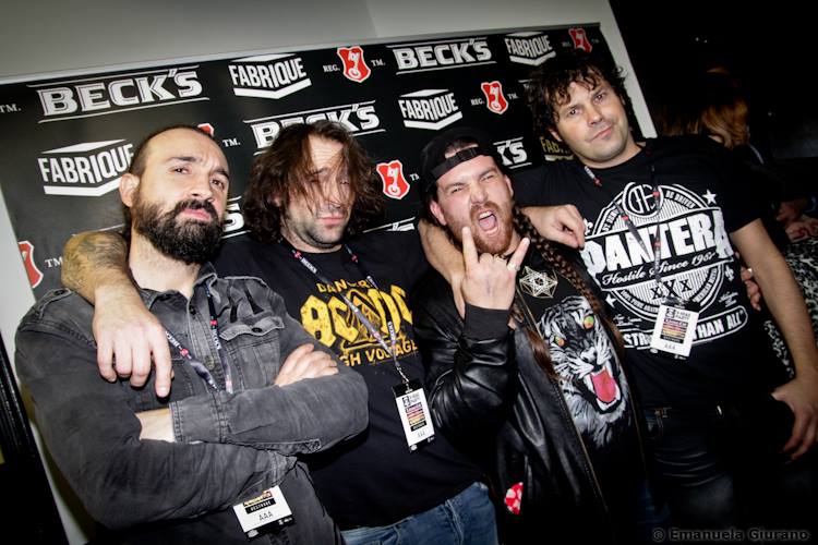 CrazyTeamRock's tweet photo. Anche noi sbarchiamo su Twitter....meglio tardi che mai...#rocktvitaly http://t.co/MSKIp2q5CL