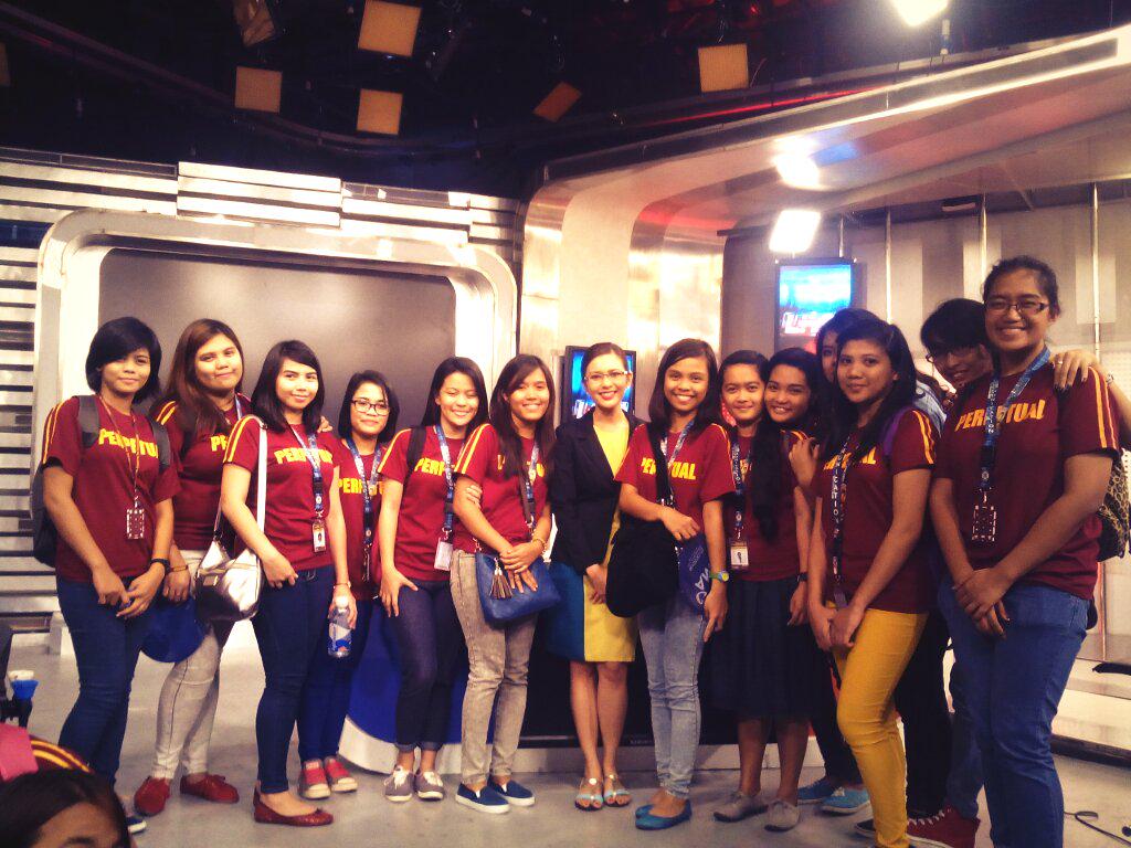 KrisKrispKrunch's tweet photo. Thank you so much Ms. @Tricia_Zafra ! You're so gorgeous and amazing. :)

#StudioTour2015 http://t.co/CkocqF32ne