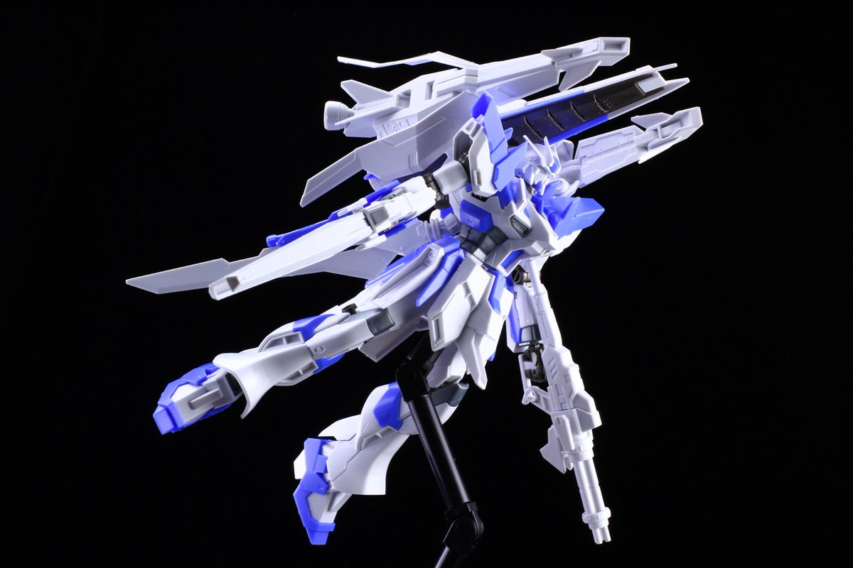 本日発売のガンダムビルドファイターズエースと来月発売の電撃ホビー