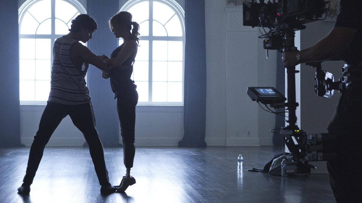 LukeRobertMason's tweet photo. Stunning @AmyPurdyGurl in @toyota's #SuperBowl Ad #AdBowl #OneBoldChoice #Prosthetics https://t.co/WAZO8VTgci https://t.co/SXB71Bge4Q