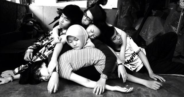 Semangat latihan tum! Eh tapi kenapa malah tiduran?😒 kenapa ya? Kalo penasaran saksikan kuntum d @DreamFestKBRT ya😉