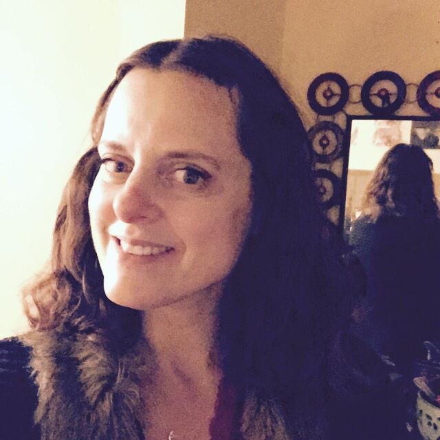 ElleMusic2016's tweet photo. Ladies didn't wear bangs/side parts in 19th Century. I'm experimenting w/center part. #HighForehead http://t.co/ewZBC4LLTi