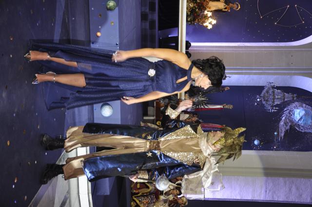 "Un universo llamado Fiesta". Brillante proclamación de los cargos 2015 en la iglesia de Santa Ana.