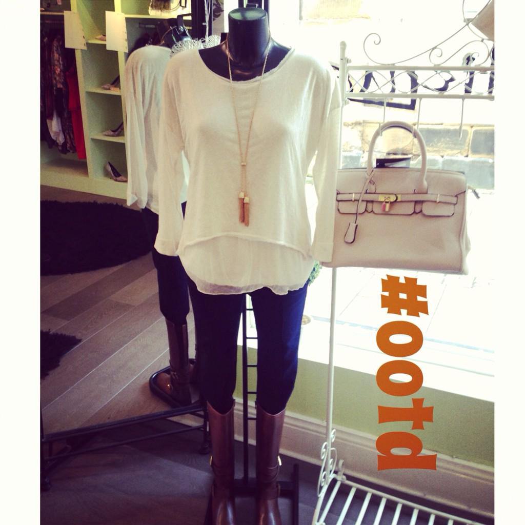 🔸🔶Outfit Of The Day🔶🔸
#ootd #layers #ichi #kneeboots #necklace #knitwear #cream #skinny #boutique #blue #guisborough
