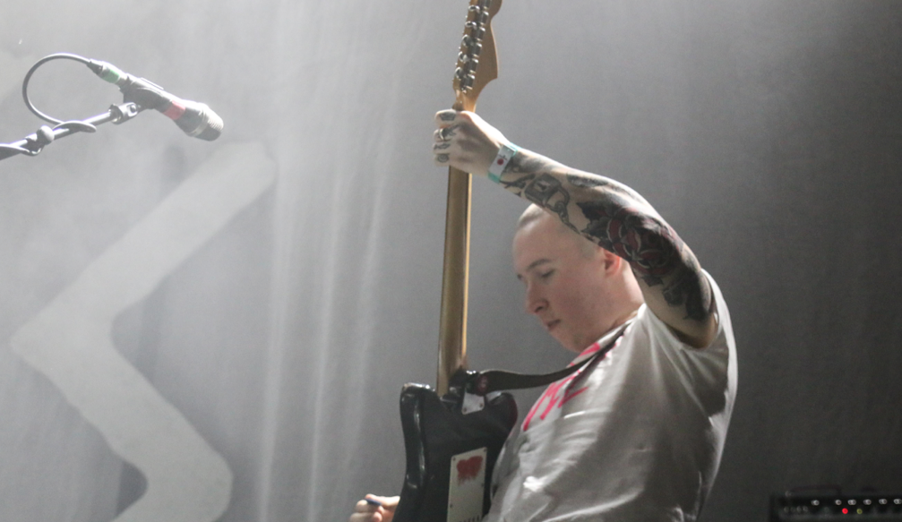 relentlessdrink's tweet photo. Great to hear @slaves' track The Hunter doing so well. Was ace to see them utterly smash #RelentlessLive in November. http://t.co/oRqwDr6e0x