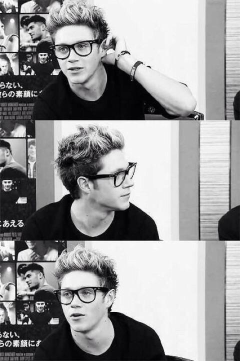 BINCHANLOVER's tweet photo. THIS IS AN APPRECIATION TWEET FOR NIALL IN GLASSES BC HOT

#BRITONEDIRECTION
#PopChoiceAwards POP BAND One Direction http://t.co/4NnUMrgcu0