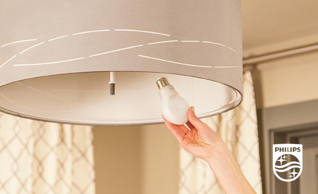 SignifyUSA's tweet image. Saving energy in 2015? A 10.5W SlimStyle LED can last up to 22.8 years. philips.to/18kHTxo #resolutionsfor2015