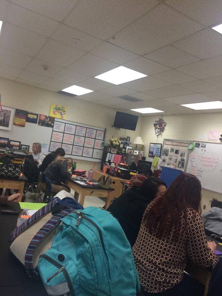Laneyyearbook's tweet photo. New yearbook staff in session today! Welcome all new staff get ready for a crazy semester 📚 http://t.co/Kyvb6KQjEh