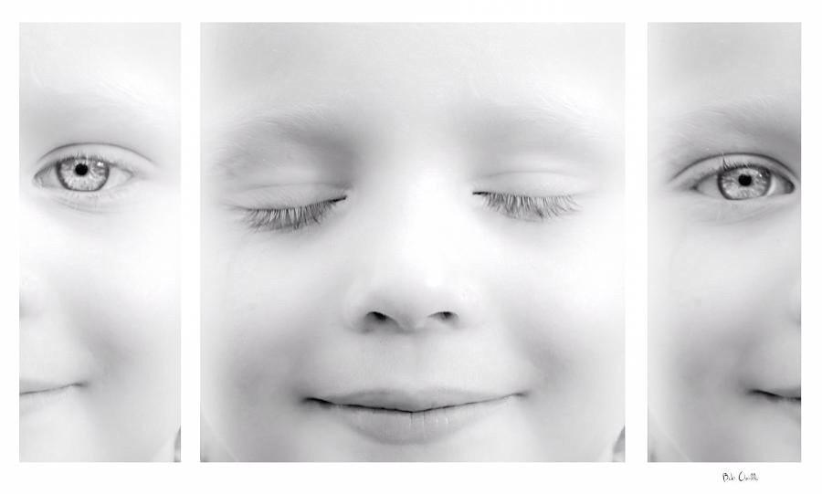 طبيعيا يرمش الإنسان بمعدل ١٨ مرة/د

#دراسة أظهرت أننانرمش ٩مرات بالدقيقة عند إستخدام #الأجهزة_الذكية هذامايسبب الجفاف