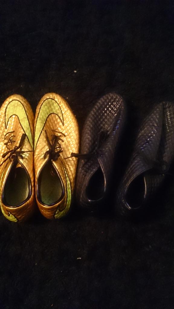 ohsoyoureSmalls's tweet image. The biggest questions remains. Do I go for gold tonight or rock the blackouts? #BootProblems