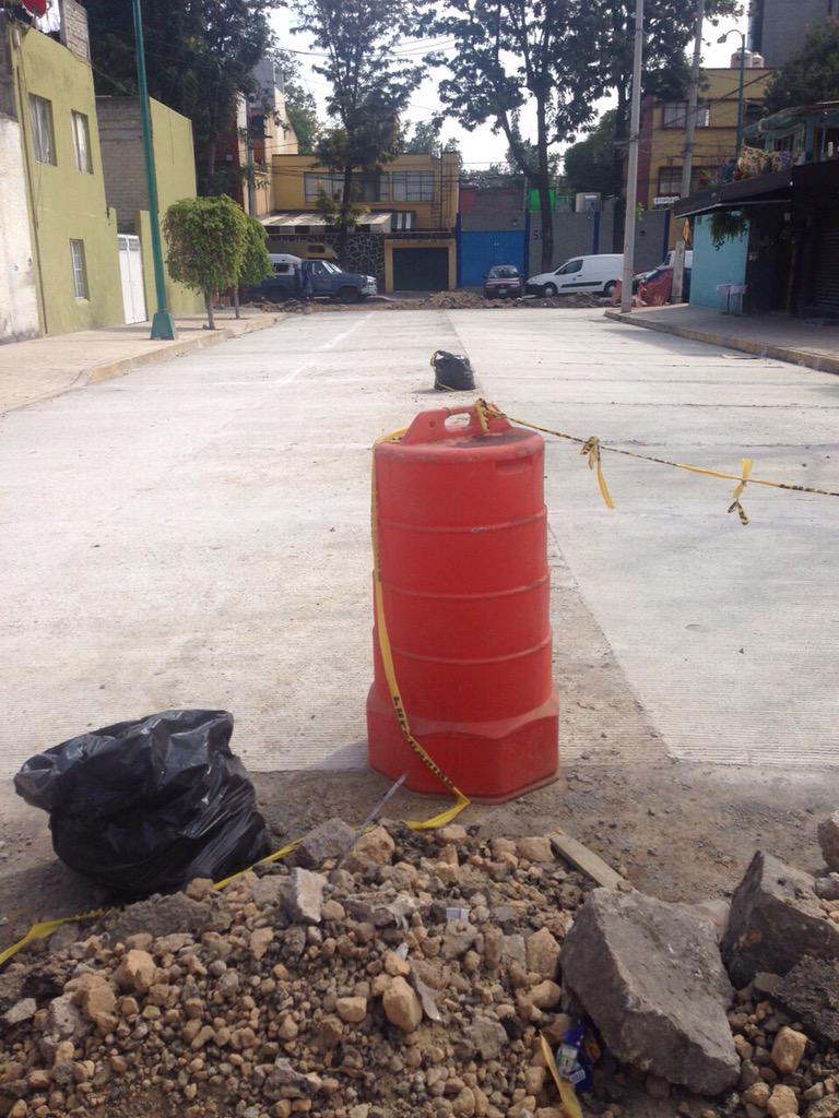 desarrollodelMH's tweet photo. #Te Compartimos esta por terminar de colocarse el concreto hidráulico en Molino del Rey como parte del #PP2014 http://t.co/sr1pR8v3TK