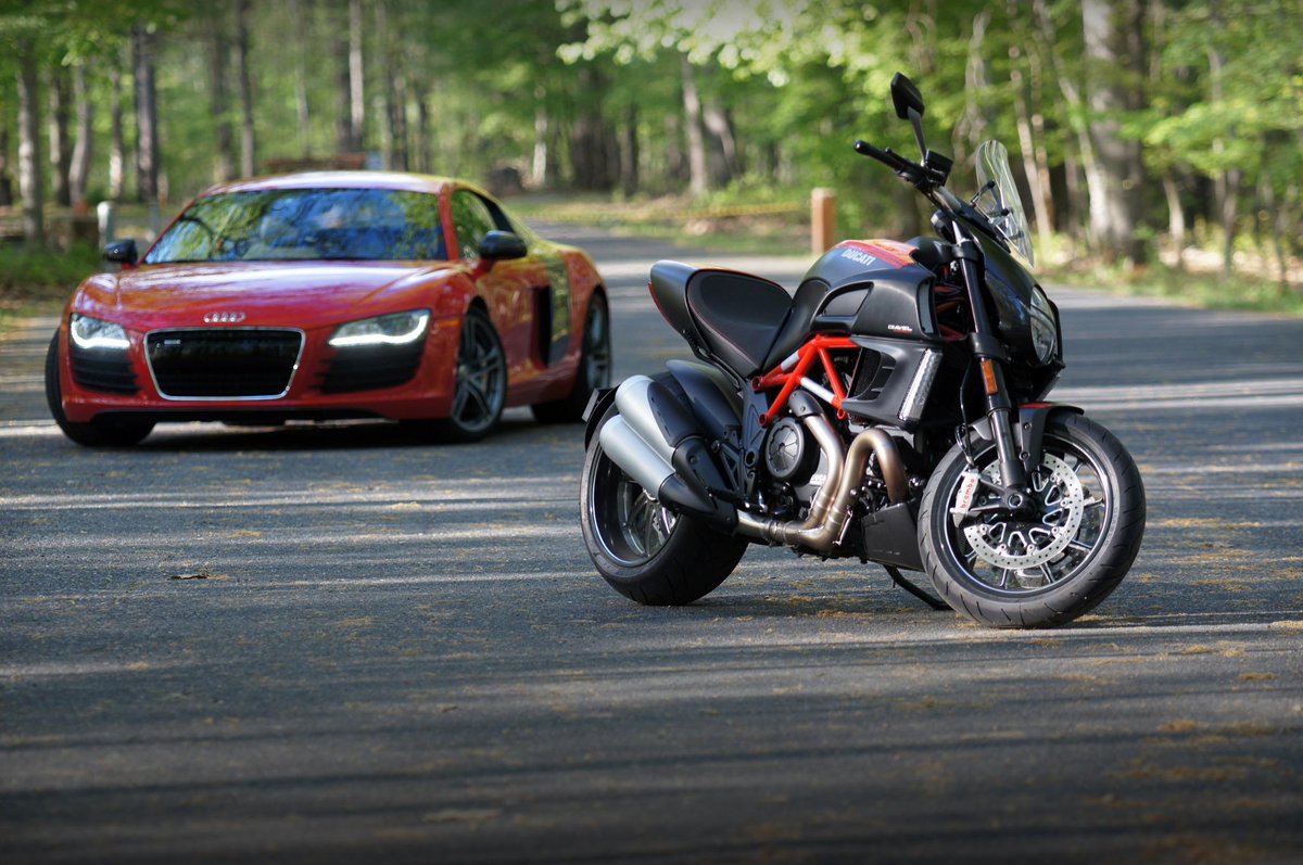 #Ducati Diavel Carbon ❌ Audi R8 instagram.com/p/wI0BNKAvsE #ducatidiavel #audir8