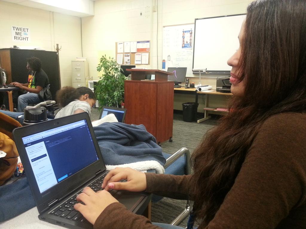 The4GClub's tweet photo. Python Girl power!  On Chromebooks too!  Mr. Hill's class @RichlandTwo @RNECavaliers http://t.co/cP4AxdjWGR