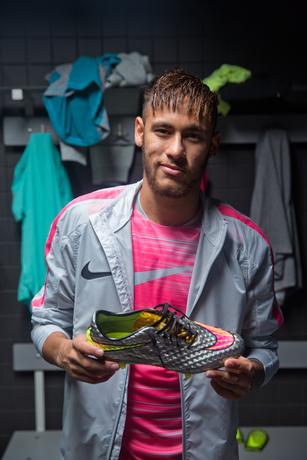 Lottttts of activity in the air around here. #WatchThisSpace #Neymar #Hypervenom #LiquidDiamond #NikeFootball