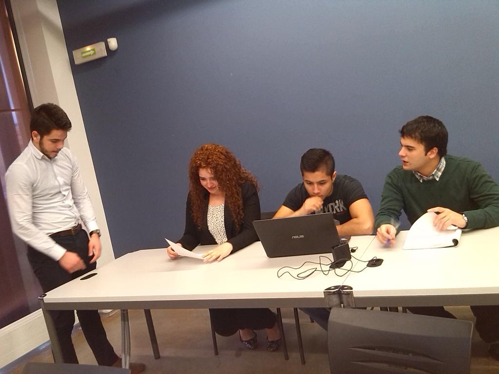 Cun1myf's tweet photo. Empezamos con muchas ganas nuestra primera semana de empresa. #Sempresa http://t.co/om4wxxzSiu
