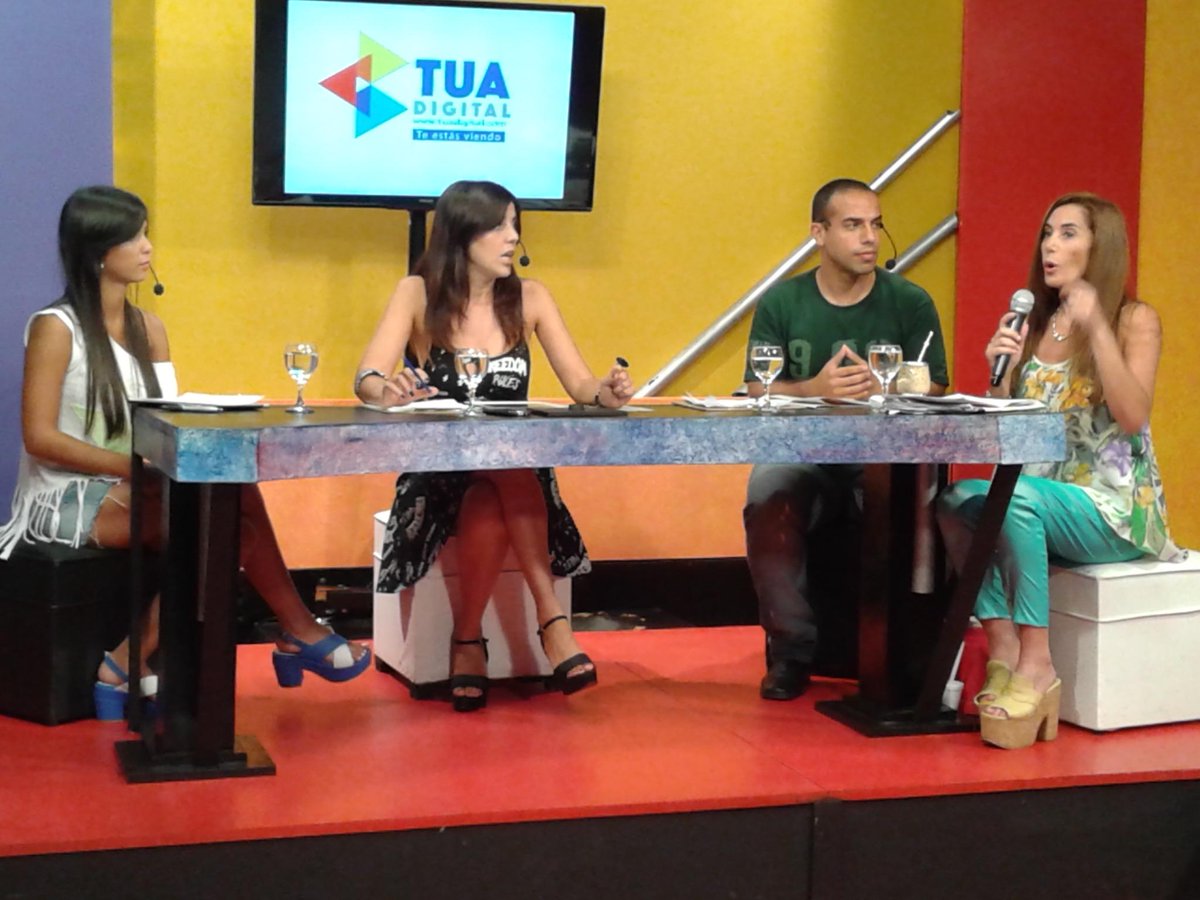 TuaDigital's tweet photo. ya estamos al aire, y no te lo podes perder; esto es TUA al mediodía! podes vernos en http://t.co/jOTnDYxlVL http://t.co/ID7KEsoPdh