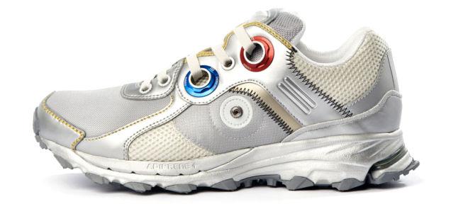 Bigstarballs's tweet image. YES Please! 
“@Gizmodo: Sneakers inspired by vintage space suits are back gizmo.do/07IDyg6 http://t.co/7Ur9oR4VCv” #spacesneakers