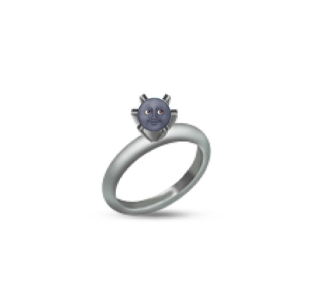 carmenduerre's tweet photo. "@LunaDeWhatsapp:  el mejor regalo para este san Valentín 🌚💍 http://t.co/GiXWSnGb5x Este anillo siempre te pertenecerá @beamzn15 😍
