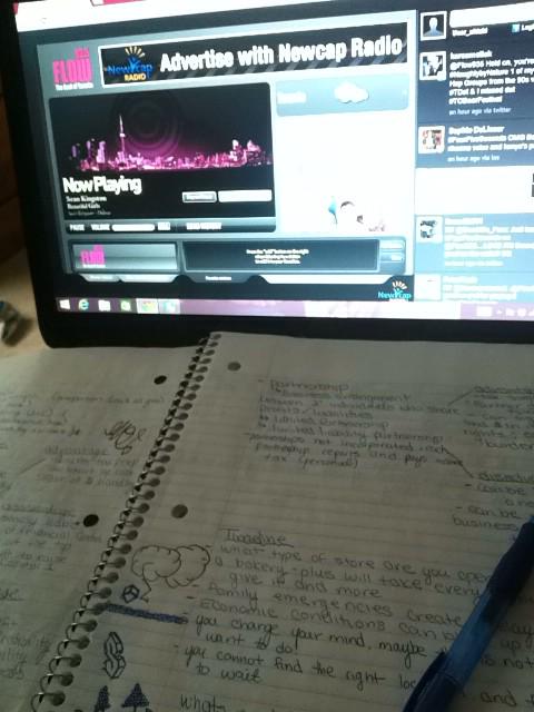 khawn236's tweet photo. Studying and listening to 93.5 π#flow93.5 @FLOW_official @Flow935 #niagaracollege http://t.co/gnyIdu0j8M