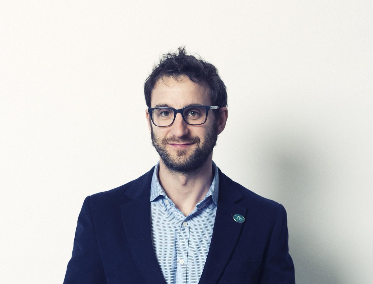 PremiosGoya's tweet photo. Hoy @DANIROVIRA visitará @EnElAireAB para charlar con @Buenafuente sobre la gala de los Goya. ¿Le dará algún consejo? http://t.co/vHvZrYvNAT