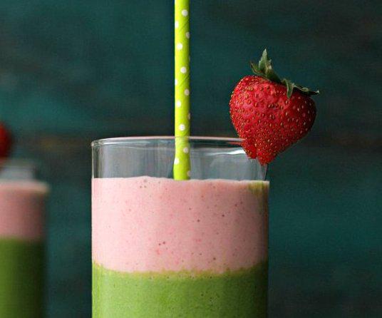 thekitchn's tweet photo. If you can’t decide between a berry smoothie and a kale smoothie, make this: http://t.co/rxFDII9GgF http://t.co/h9Zrnale4I