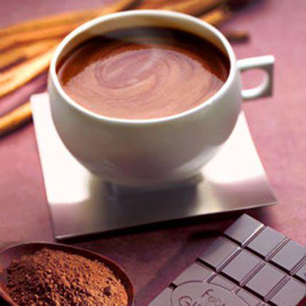 Kışın Taksim'de Fransız tarzı bi pastane olan J'Adore Chocolatier'de Édith Piaf dinlerken Sıcak Çikolata içmek = ZEVK