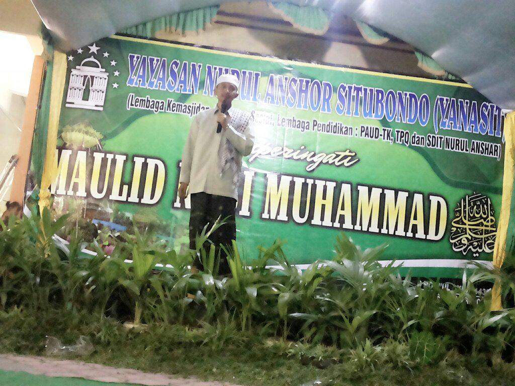 intan_novida's tweet photo. Kh. Zainuri ceramah maulid nabi muhammad di yayasan nurul anshor #situbondo http://t.co/xL13iZrS6S