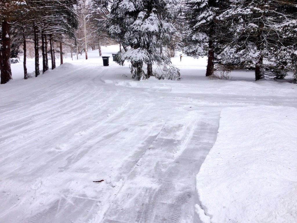 bunnyseifert's tweet photo. Oh yea! Who's the best wife @330kseifert ? #ToroSnowblower #iamawesome #letitsnow http://t.co/ATDWuK1gxA