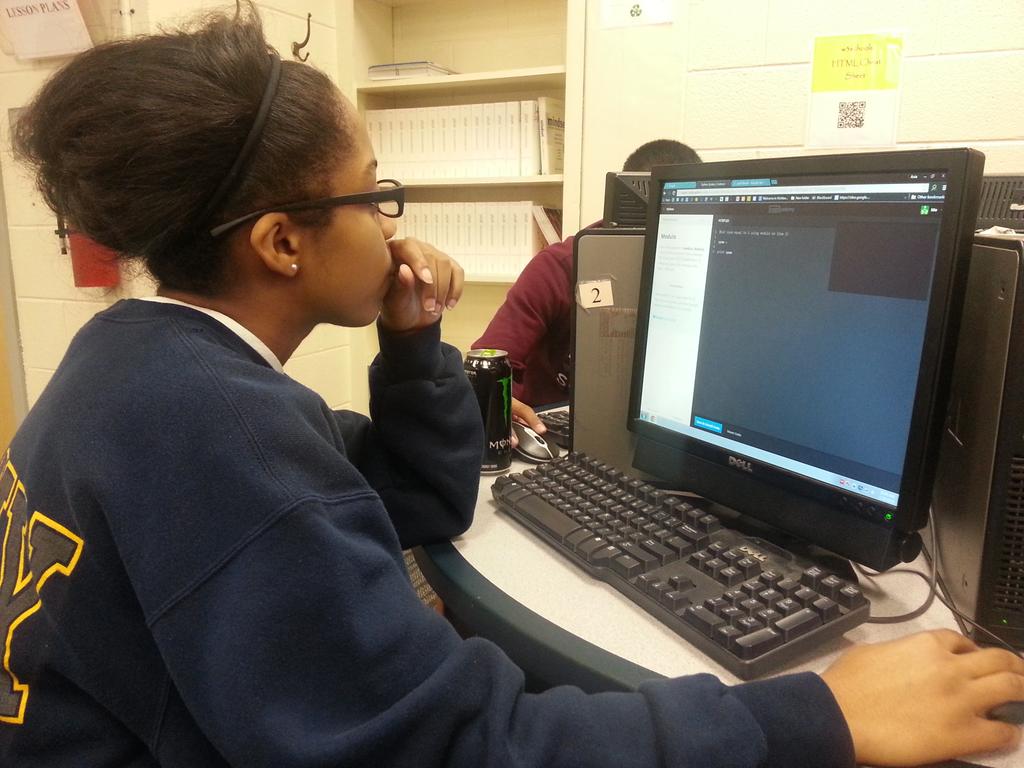 The4GClub's tweet photo. Girls learning Python in Mr. Hill's computer science class. @RNECavaliers @RichlandTwo http://t.co/W28EYkxzZt